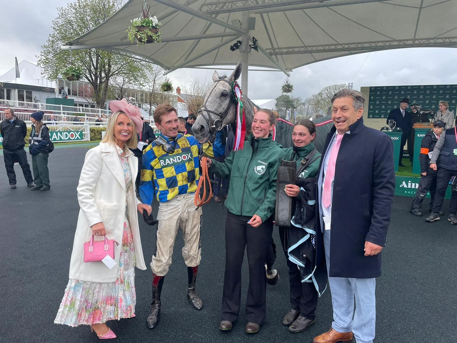 BILL BAXTER WINS THE RANDOX TOPHAM HANDICAP CHASE AT THE AINTREE GRAND